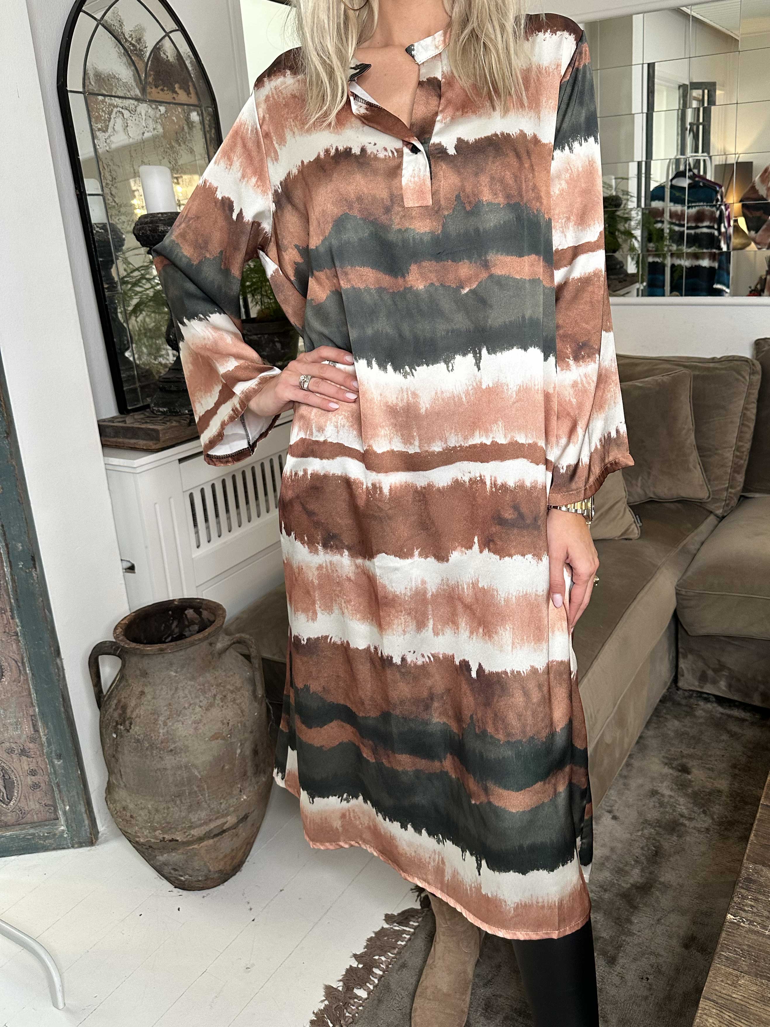 Merina - Lång klänning i batikmönster